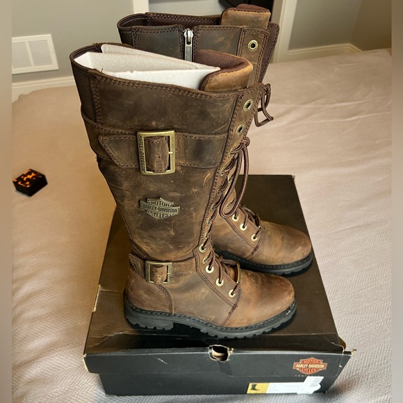 Harley Davidson Belhaven boots Size 7 in brown w/antique gold hardware. - Picture 8 of 12